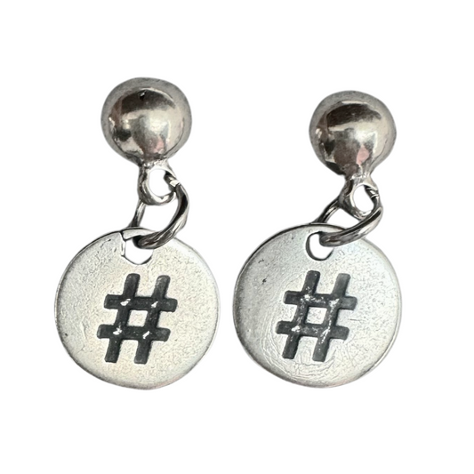 Orecchino Charm - Medaglia Hashtag